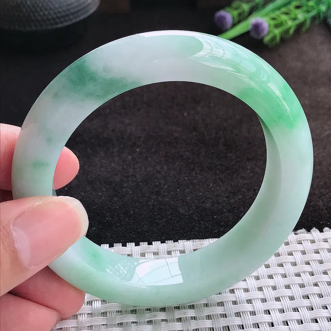 自然光58/13.8/10.2老坑精美温润飘绿厚装手镯宽边翡翠玉镯美人镯