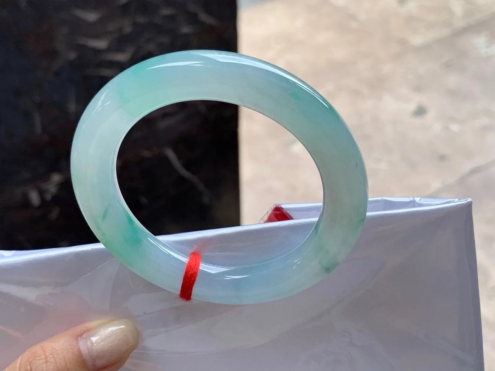 圈口：56-11.4mm                                                 
正圈 56 57可戴 带色圆条
颜色点缀～ 细腻的玉质实物美丽