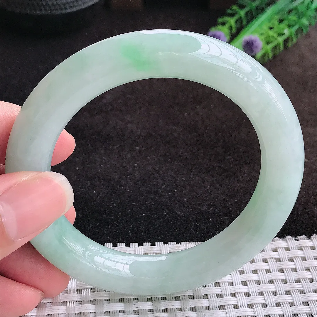 自然光56.5/11.1/11.4老坑秀气冰润浅绿圆条手镯宽边翡翠玉镯美人镯
