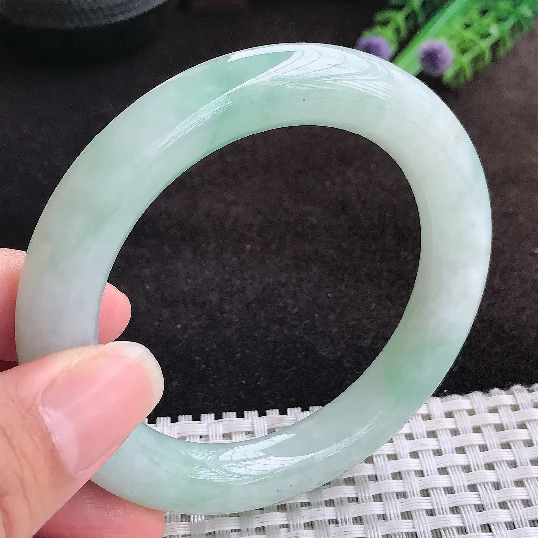 自然光56.5/11.1/11.4老坑秀气冰润浅绿圆条手镯宽边翡翠玉镯美人镯