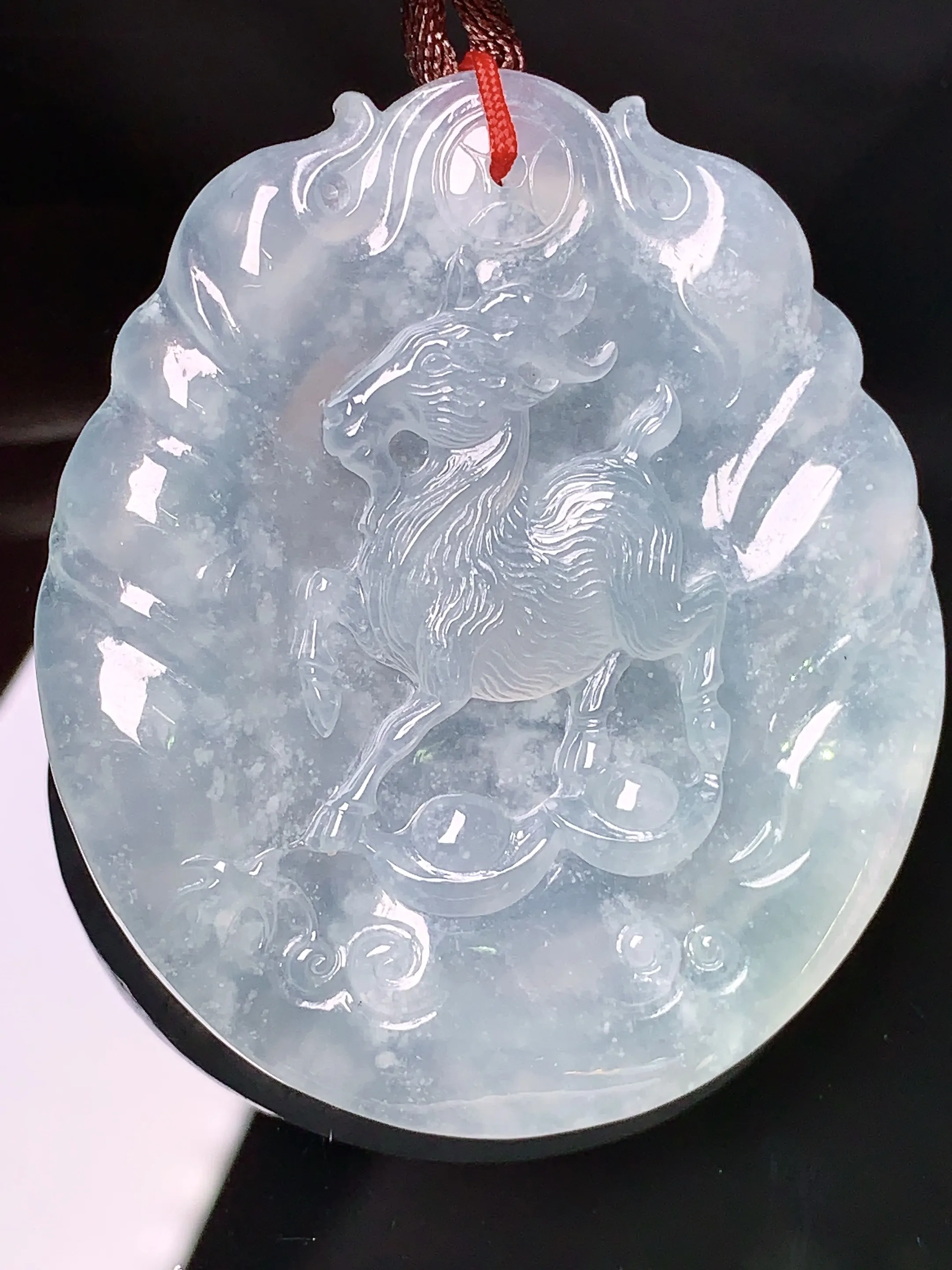 冰种生肖羊吊坠 玉质细腻 色泽艳丽  整体尺寸50.2*43.2*6.3