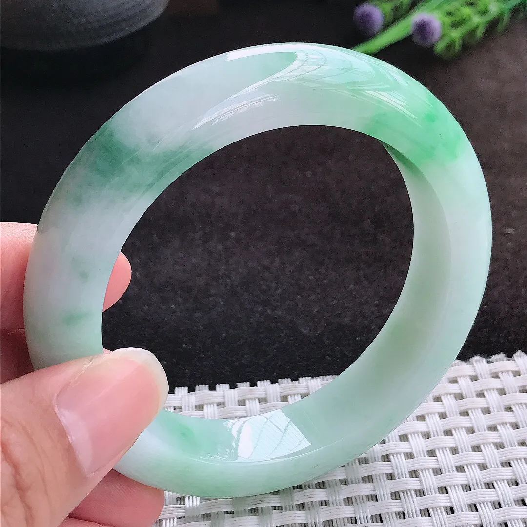 自然光58/13.8/10.2老坑精美温润飘绿厚装手镯宽边翡翠玉镯美人镯