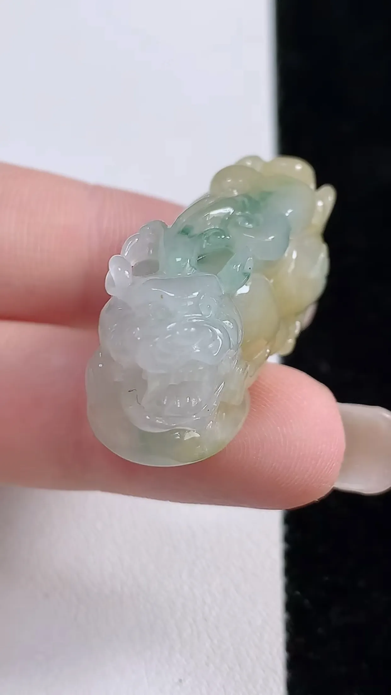 缅甸天然翡翠a货 老坑料起胶冰润 双彩黄翡飘花招财貔貅吊坠，尺寸35.5-15.3-15.8mm  y 17.76