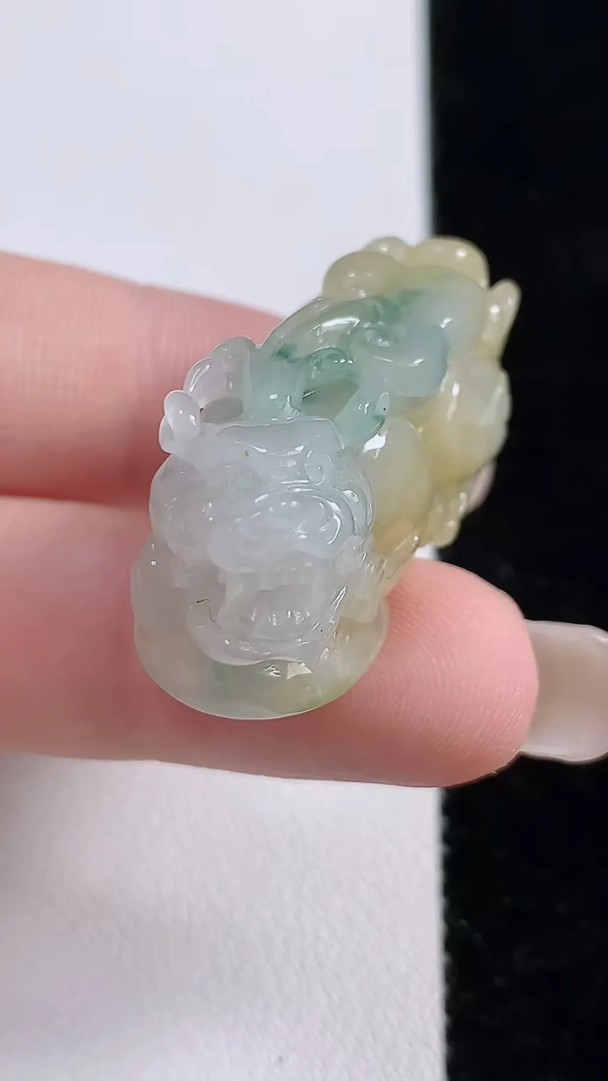 缅甸天然翡翠a货 老坑料起胶冰润 双彩黄翡飘花招财貔貅吊坠，尺寸35.5-15.3-15.8mm  