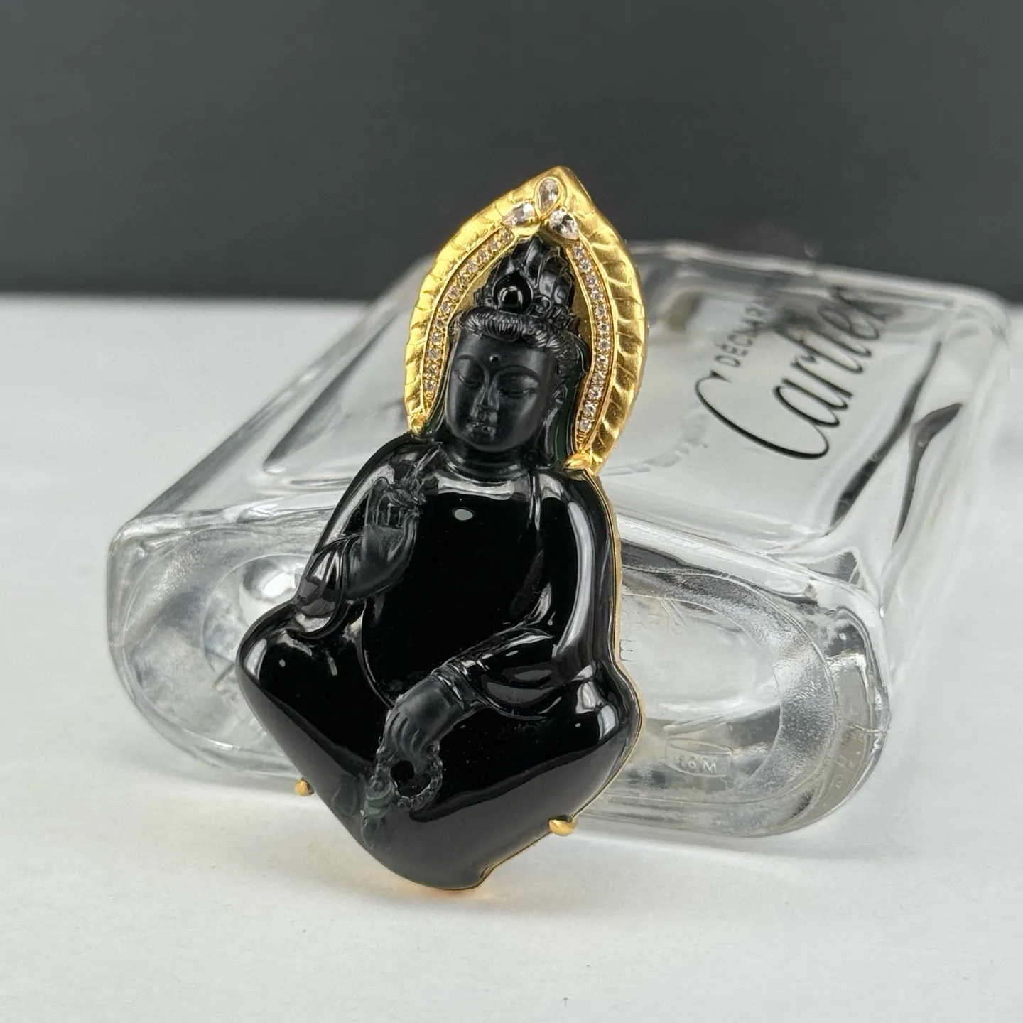 精品18k墨翠观音 种好色正 黑度极好 打灯通透 油性十足 尺寸52.5