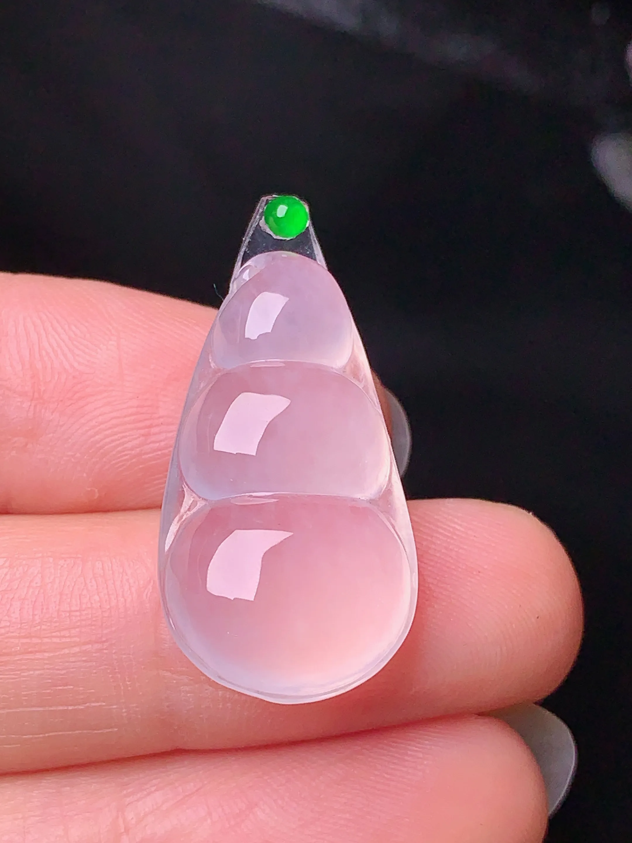 镶嵌款 冰种四季豆吊坠 玉质细腻 色泽艳丽  整体尺寸26*14*5.2