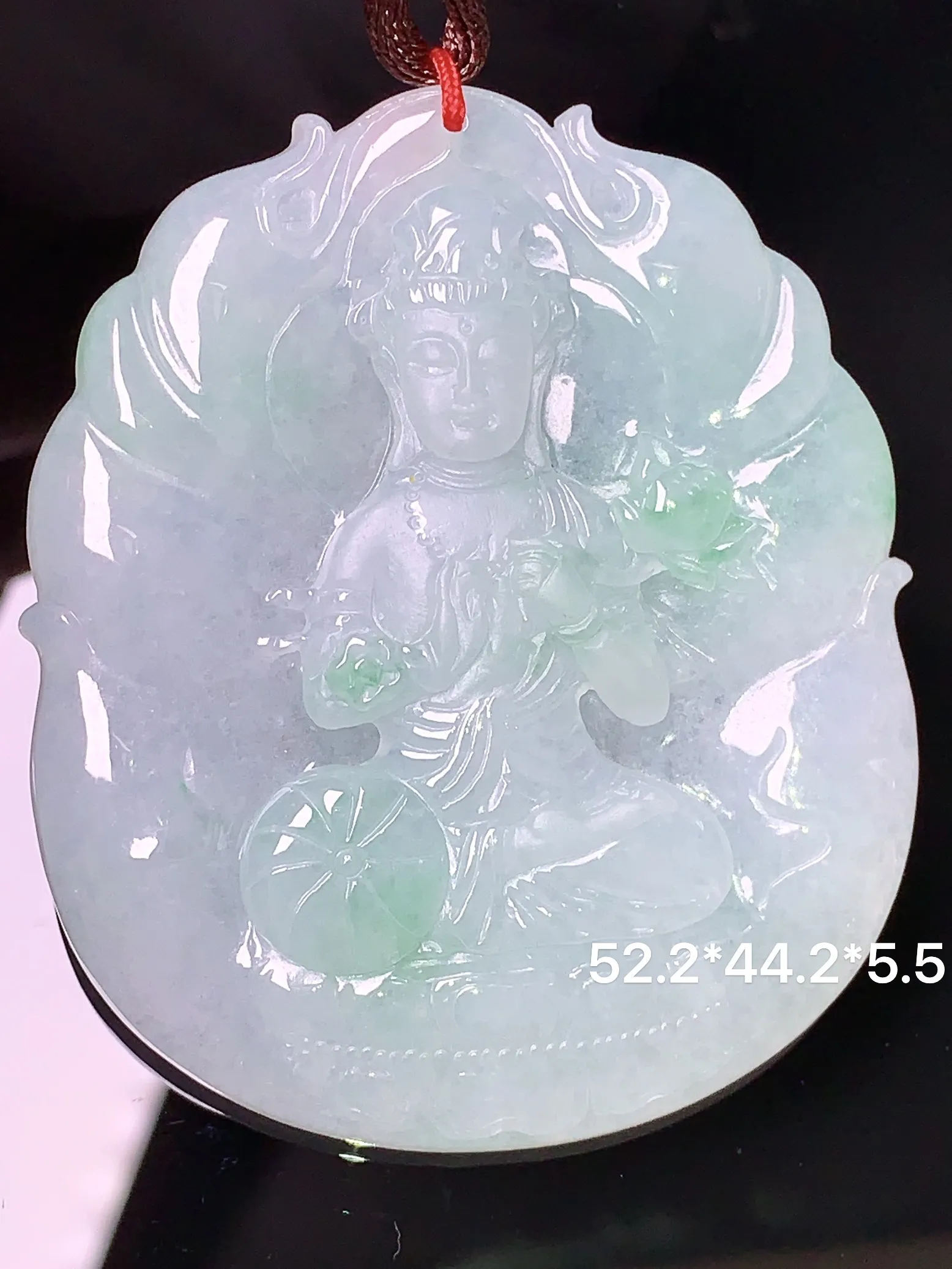 飘绿观音吊坠 玉质细腻 色泽艳丽  整体尺寸52.2*44.2*5.5