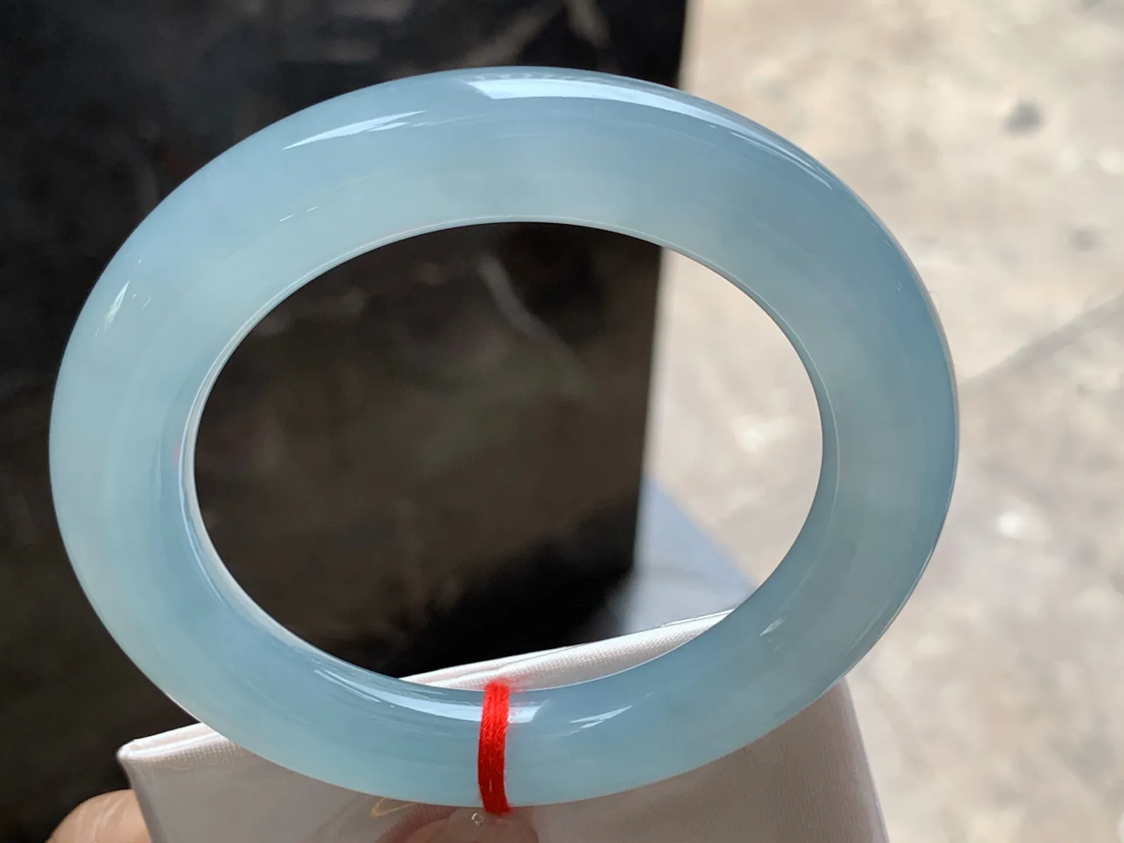 圈口：58.5-11.8mm                                                 
正圈 58 59可戴 冰种手镯
晴底水润清爽～ 胶润的一枚🩵实物美丽