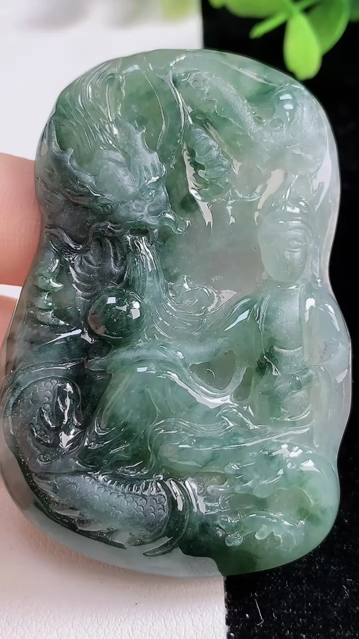 缅甸天然翡翠a货 老坑料起胶冰润 飘绿祥龙观音菩萨吊坠，尺寸63.9-43.4-6.8mm  y 3