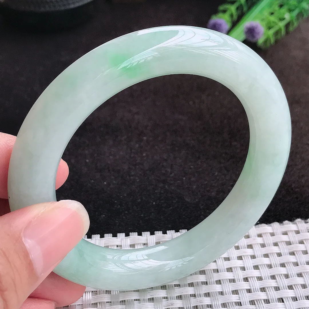 自然光56.5/11.1/11.4老坑秀气冰润浅绿圆条手镯宽边翡翠玉镯美人镯