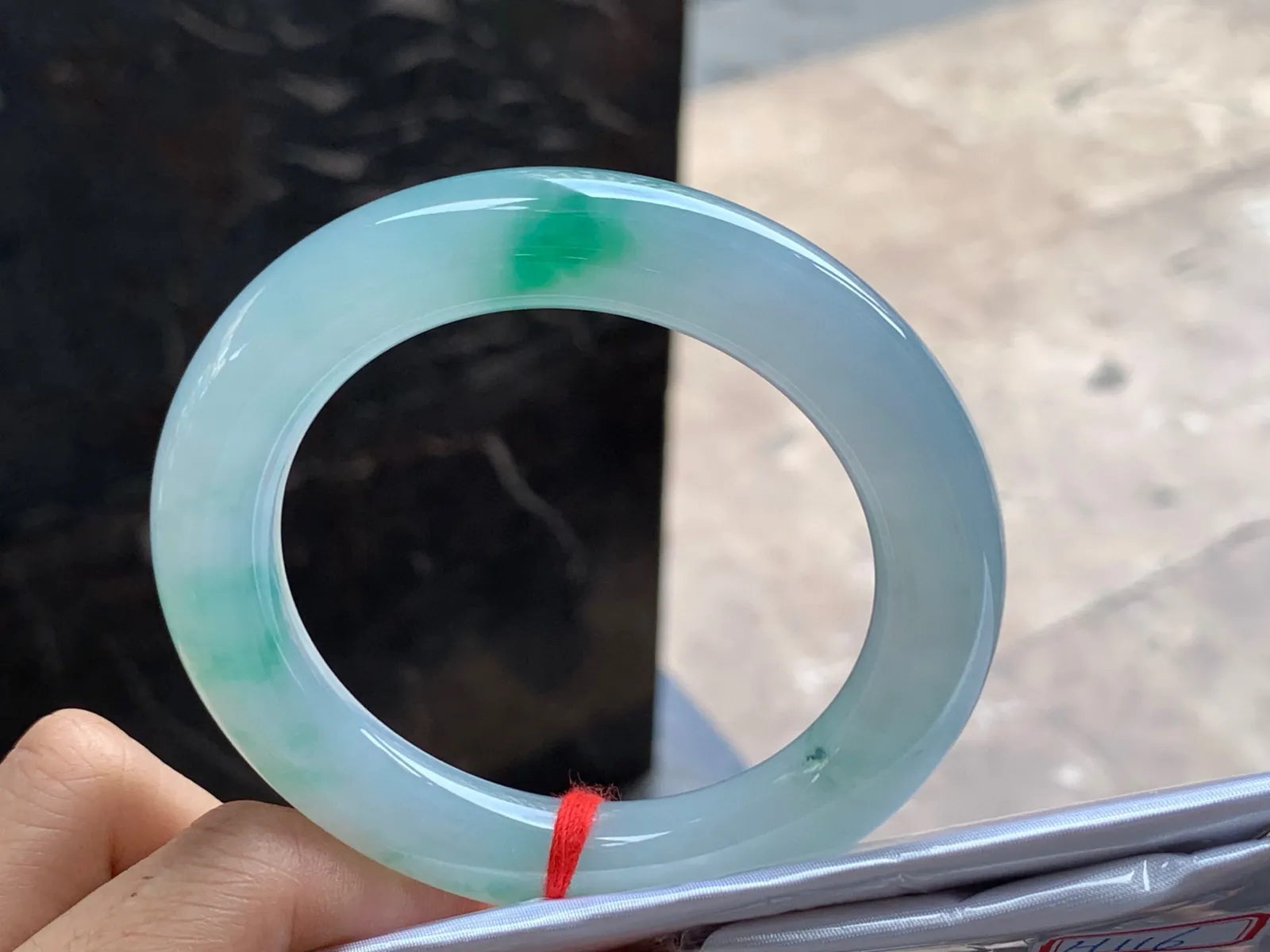 圈口：56-11.4mm                                                 
正圈 56 57可戴 带色圆条
颜色点缀～ 细腻的玉质实物美丽