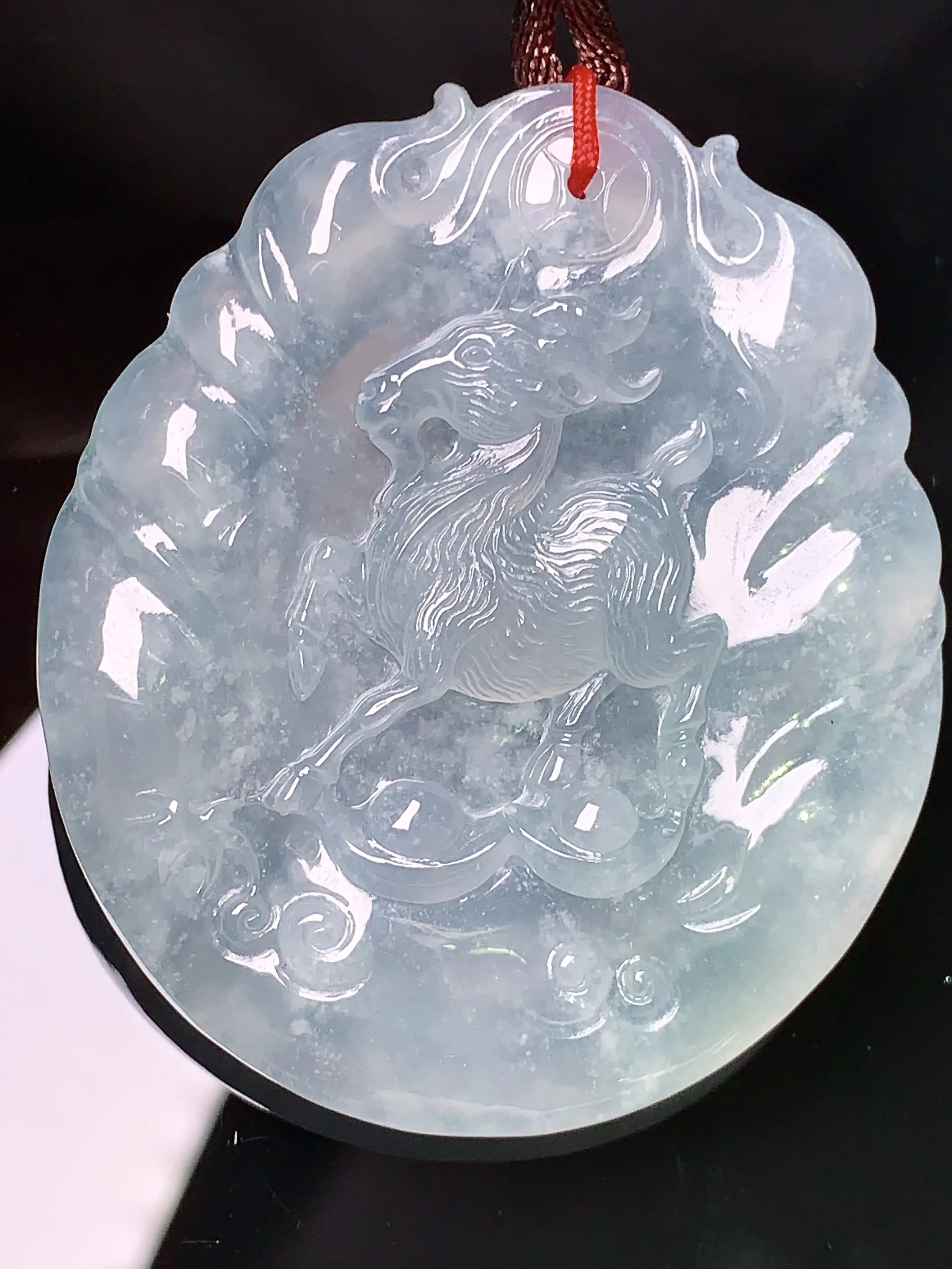 冰种生肖羊吊坠 玉质细腻 色泽艳丽  整体尺寸50.2*43.2*6.3