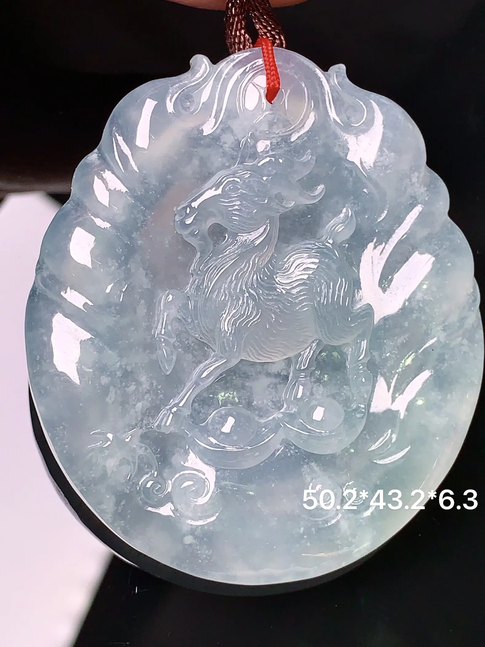 冰种生肖羊吊坠 玉质细腻 色泽艳丽  整体尺寸50.2*43.2*6.3
