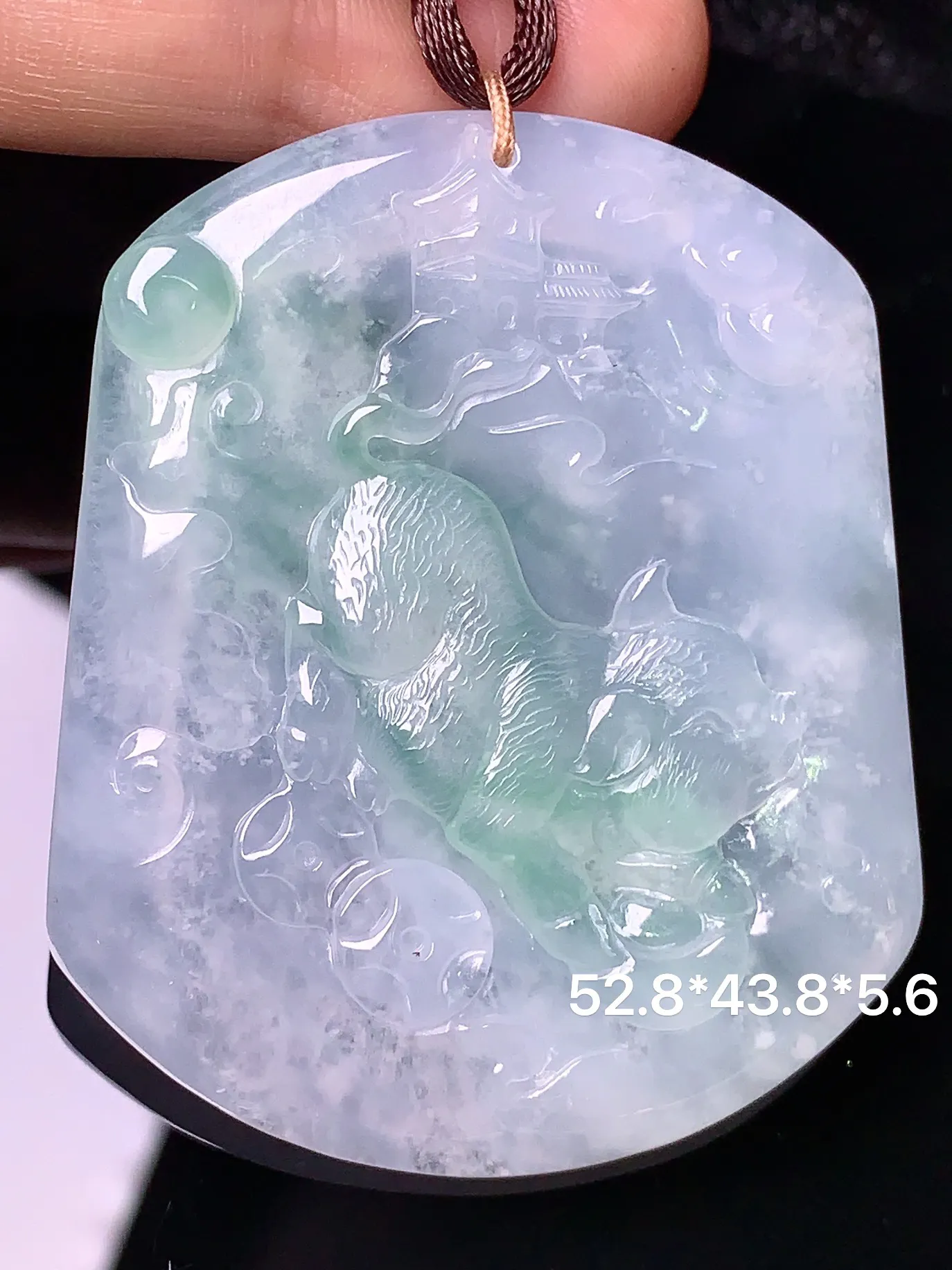 冰种飘绿生肖猪吊坠 玉质细腻 色泽艳丽  整体尺寸52.8*43.8*5.6