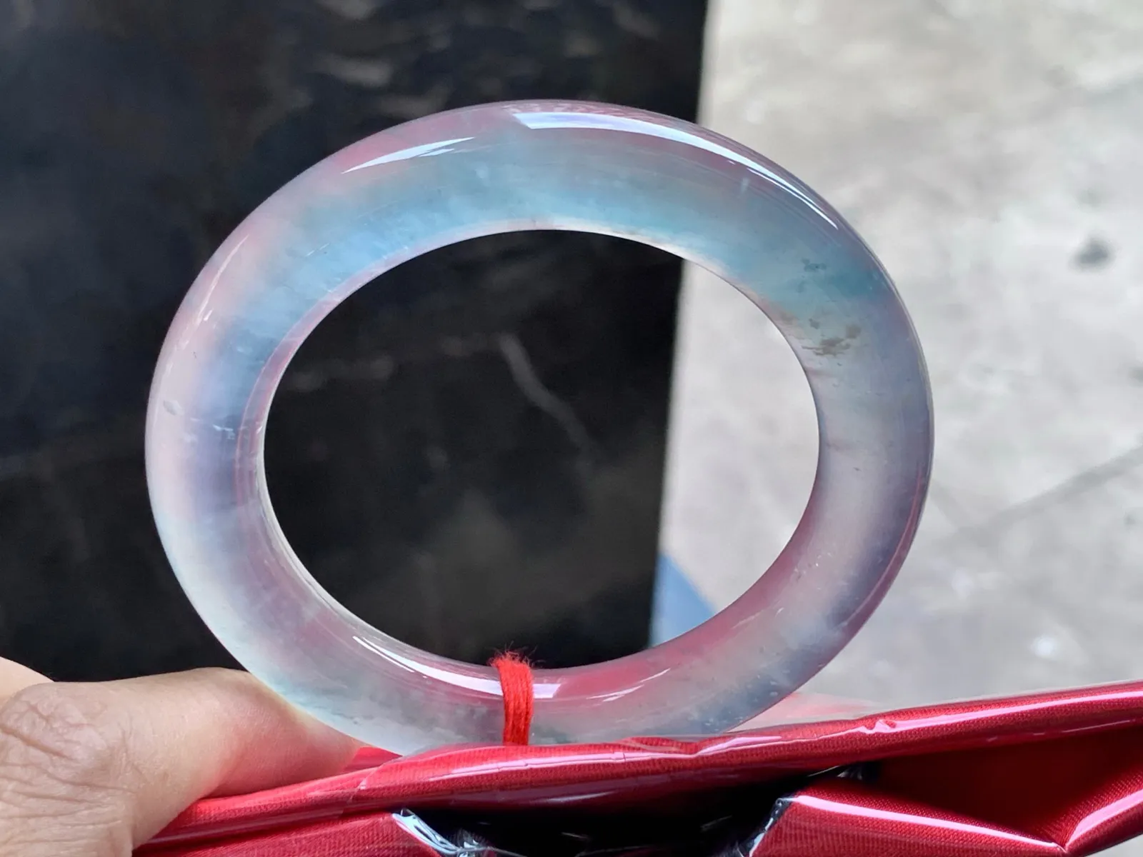 圈口：55-11mm                                                 
正圈 55 56可戴 高冰飘花圆条
冰感十足的一枚～ 花飘灵动