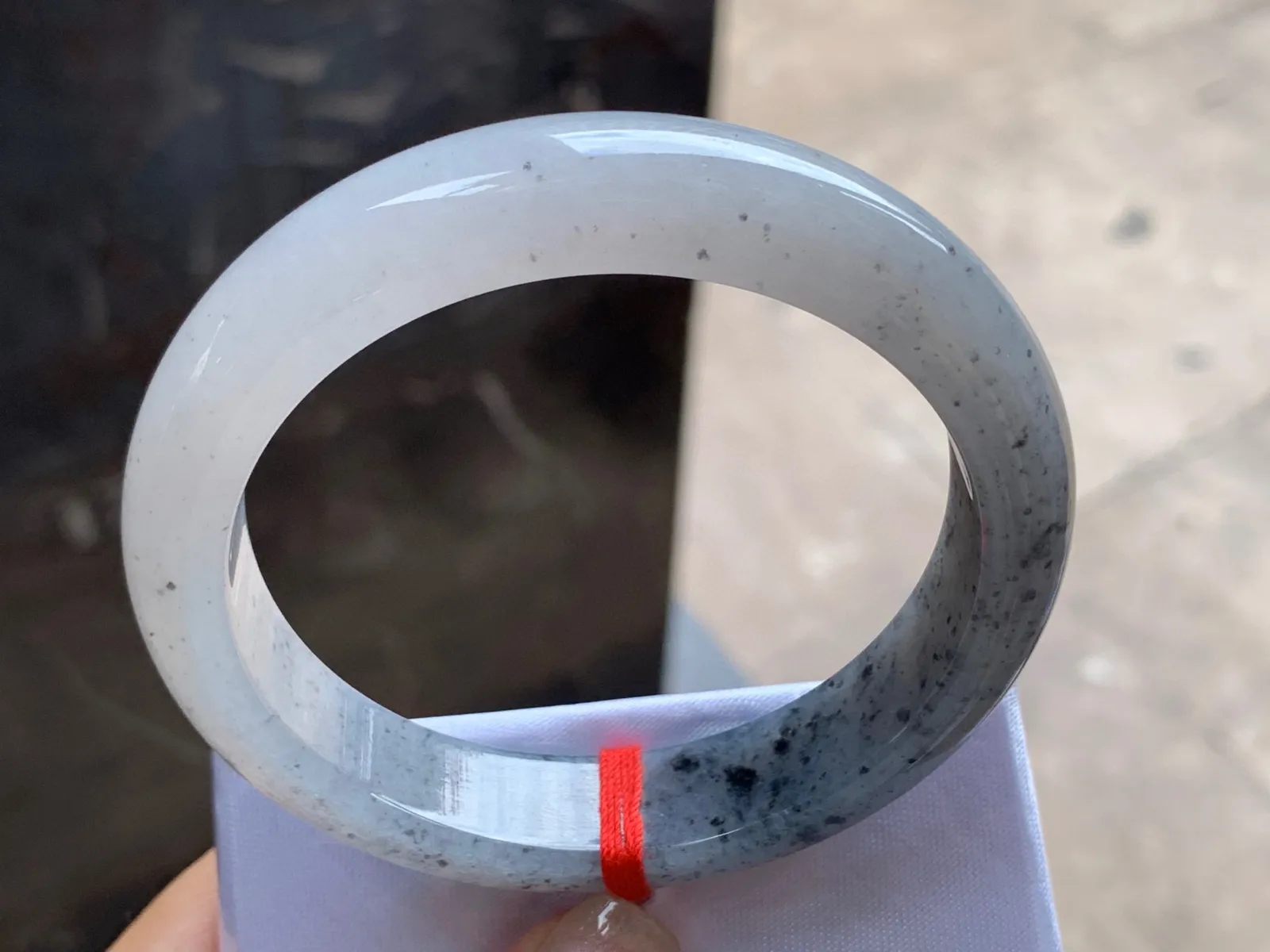 圈口：58.5-12.9-8.5mm                                                 
正圈 58 59可戴 乌鸡种手镯
种水佳～特色的一枚️实物美丽