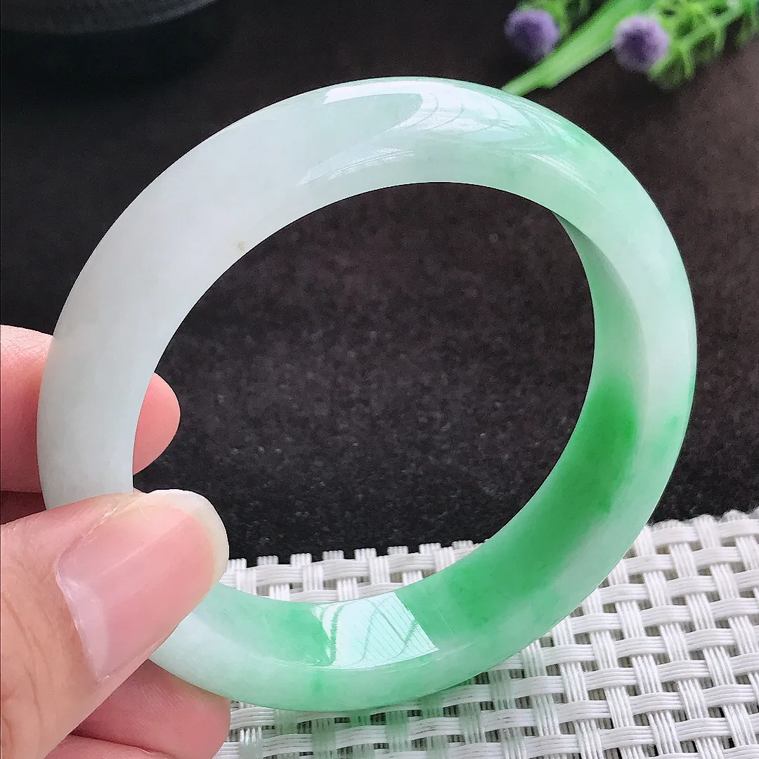 自然光54.5/14/8.3老坑精美温润飘阳绿手镯宽边翡翠玉镯美人镯