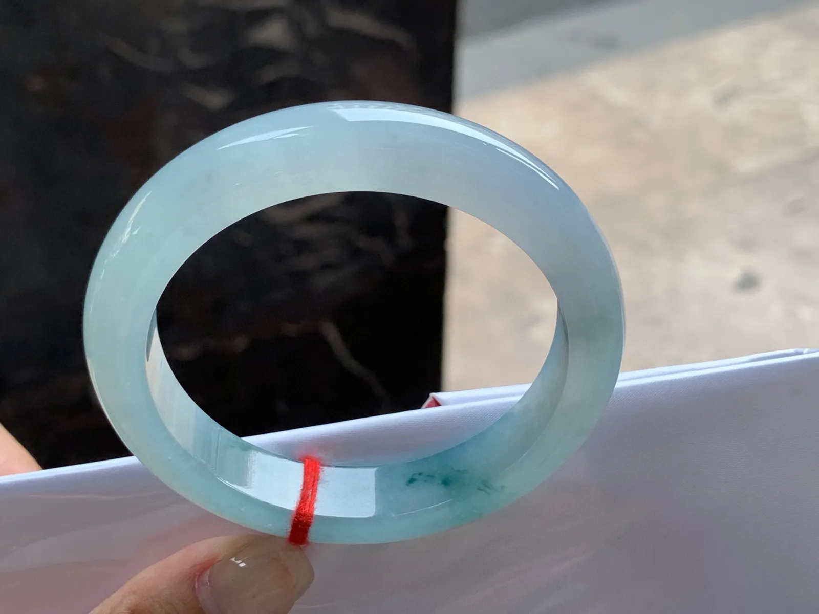 圈口：58-12.5-8.9mm                                                 
正圈 57 58可戴 飘花手镯
种水佳～ 花色灵动实物美丽