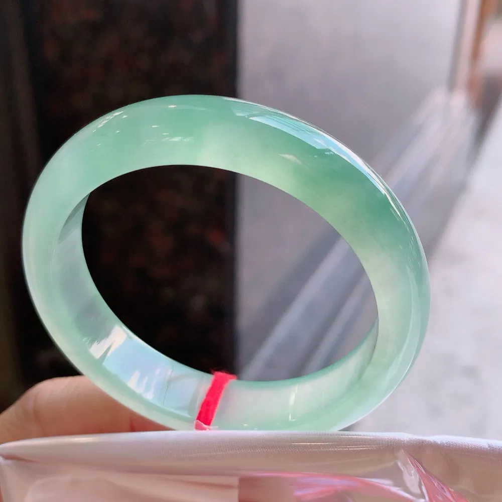 正圈冰玻阳绿 无瑕 尺寸:53.1/12.4/7.5 种色俱佳🥰🥰