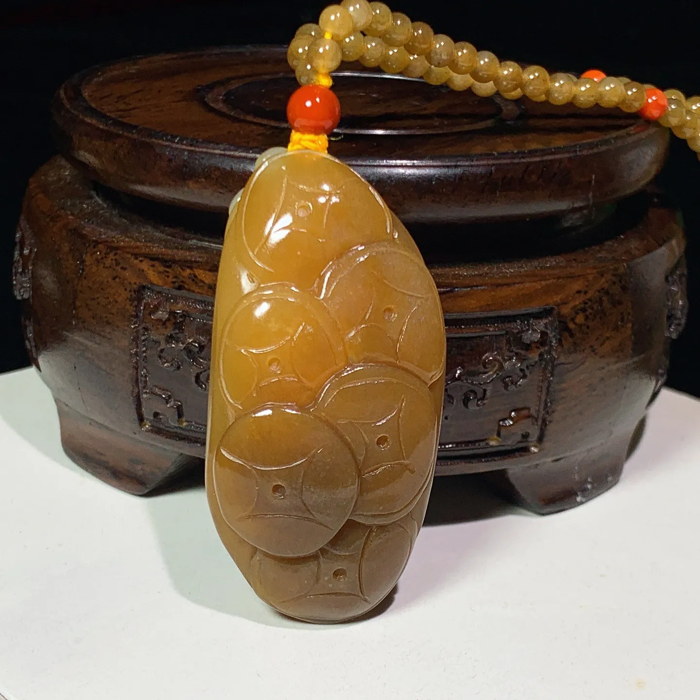 新疆且末糖连年有余双鱼挂件。尺寸56/27/15链子尺寸4重46.7克 玉质细腻油润 底色纯净 脂粉好，品质好。lt250917