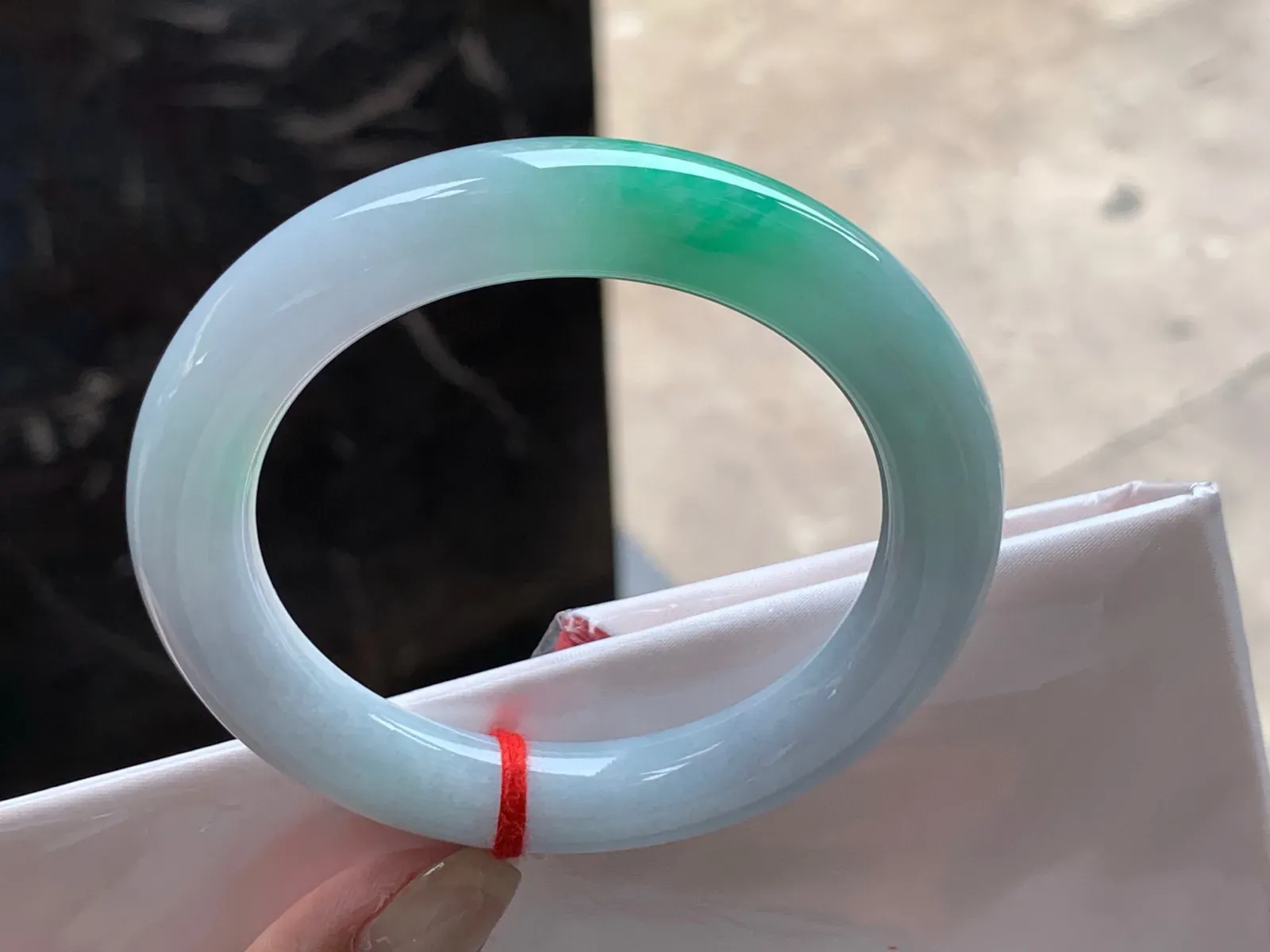 圈口：56-11mm                                                 
正圈 56 57可戴 带色圆条
颜色点缀～ 白底清爽实物美丽 上手优秀