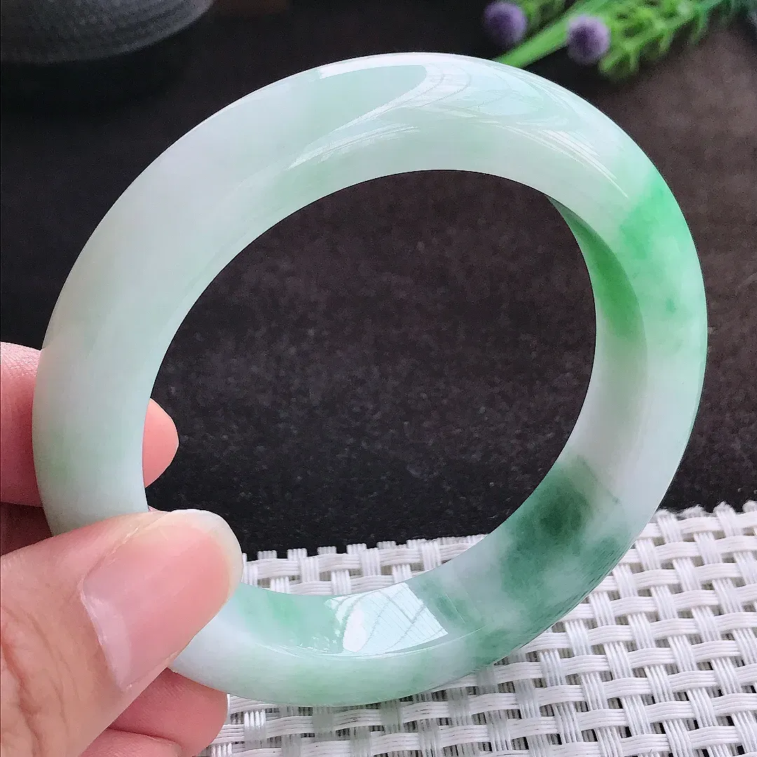 自然光58/13.8/10.2老坑精美温润飘绿厚装手镯宽边翡翠玉镯美人镯