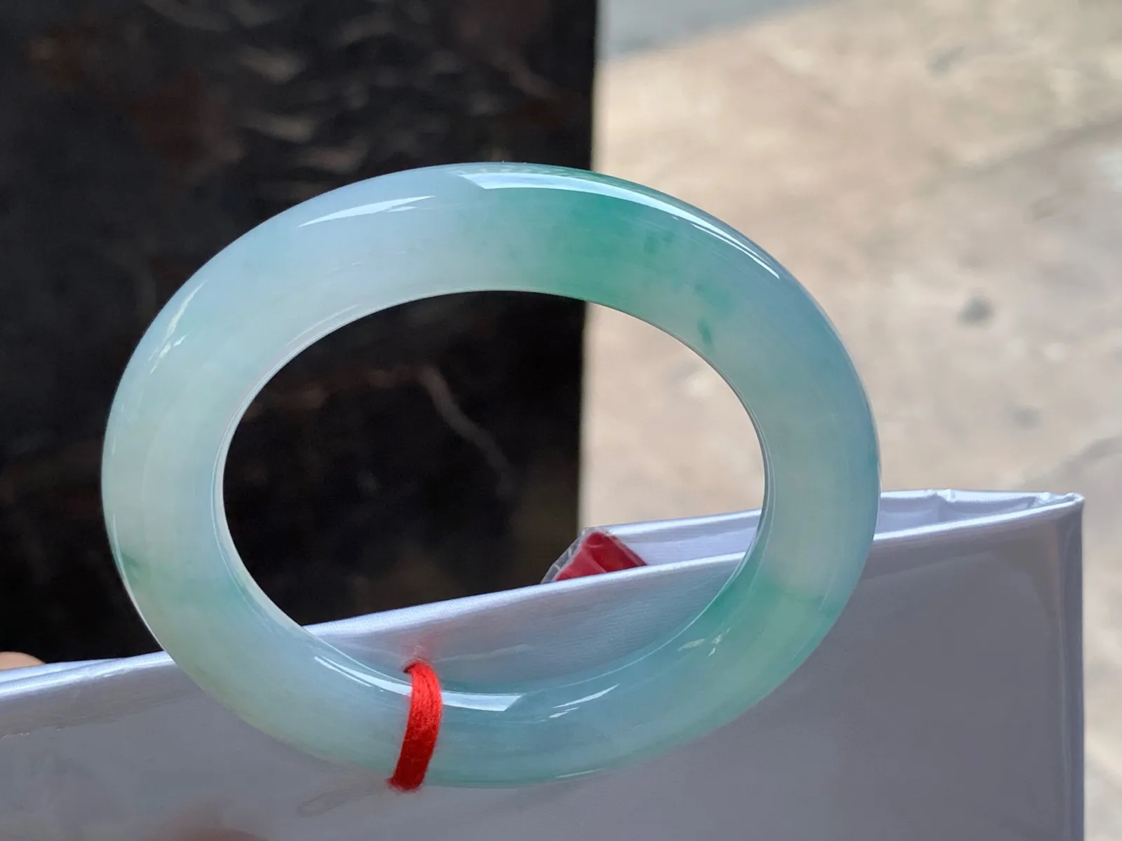 圈口：56-11.4mm                                                 
正圈 56 57可戴 带色圆条
颜色点缀～ 细腻的玉质实物美丽
