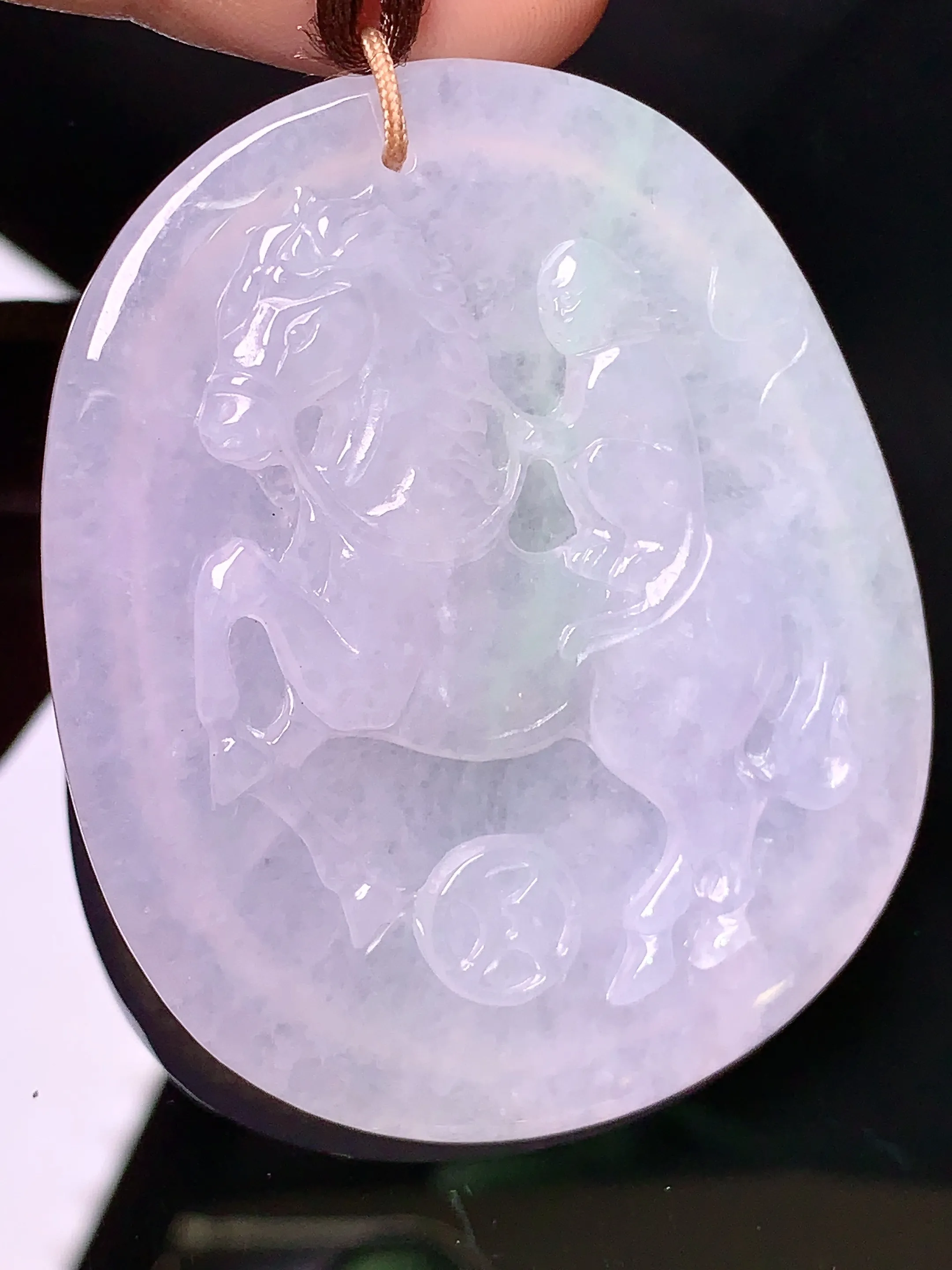 冰种生肖马牌吊坠 玉质细腻 色泽艳丽  整体尺寸53.5*44.3*5.3