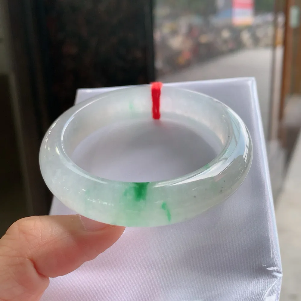 正圈高冰绿花 无纹裂 微黑点 尺寸:50.4/12.7/8.2 花美 种水好