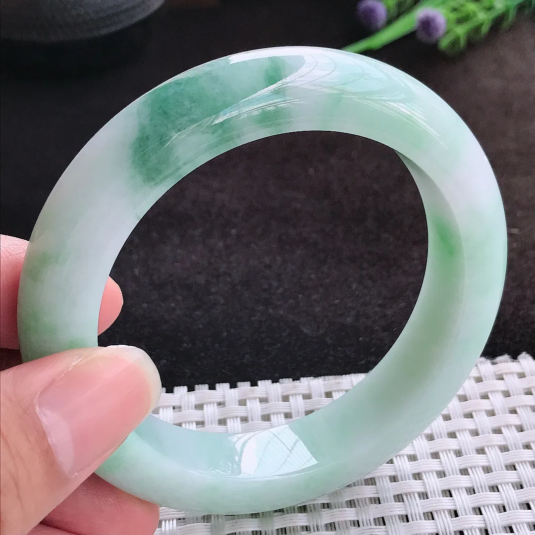 自然光58/13.8/10.2老坑精美温润飘绿厚装手镯宽边翡翠玉镯美人镯