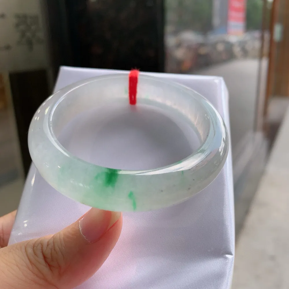 正圈高冰绿花 无纹裂 微黑点 尺寸:50.4/12.7/8.2 花美 种水好