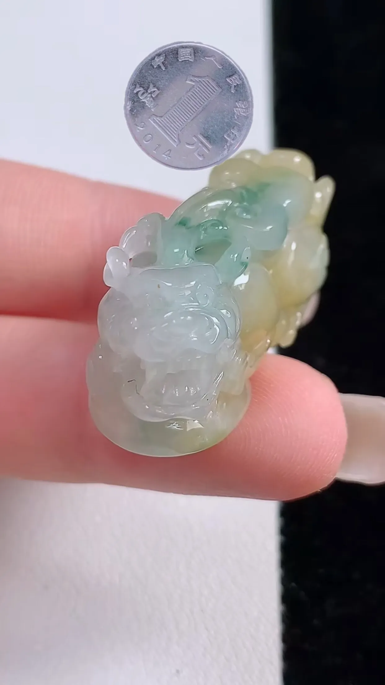 缅甸天然翡翠a货 老坑料起胶冰润 双彩黄翡飘花招财貔貅吊坠，尺寸35.5-15.3-15.8mm  y 17.76