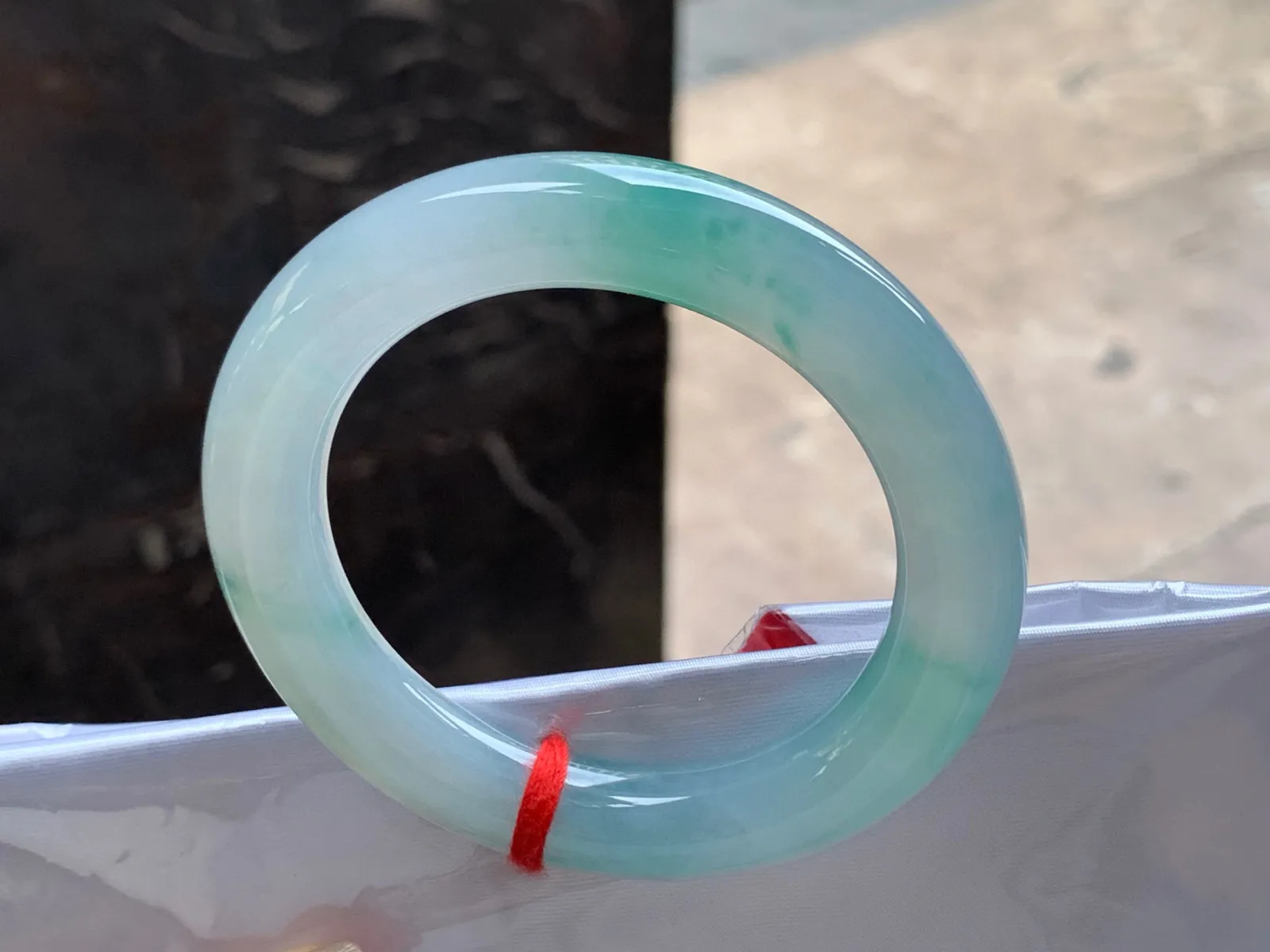 圈口：56-11.4mm                                                 
正圈 56 57可戴 带色圆条
颜色点缀～ 细腻的玉质实物美丽