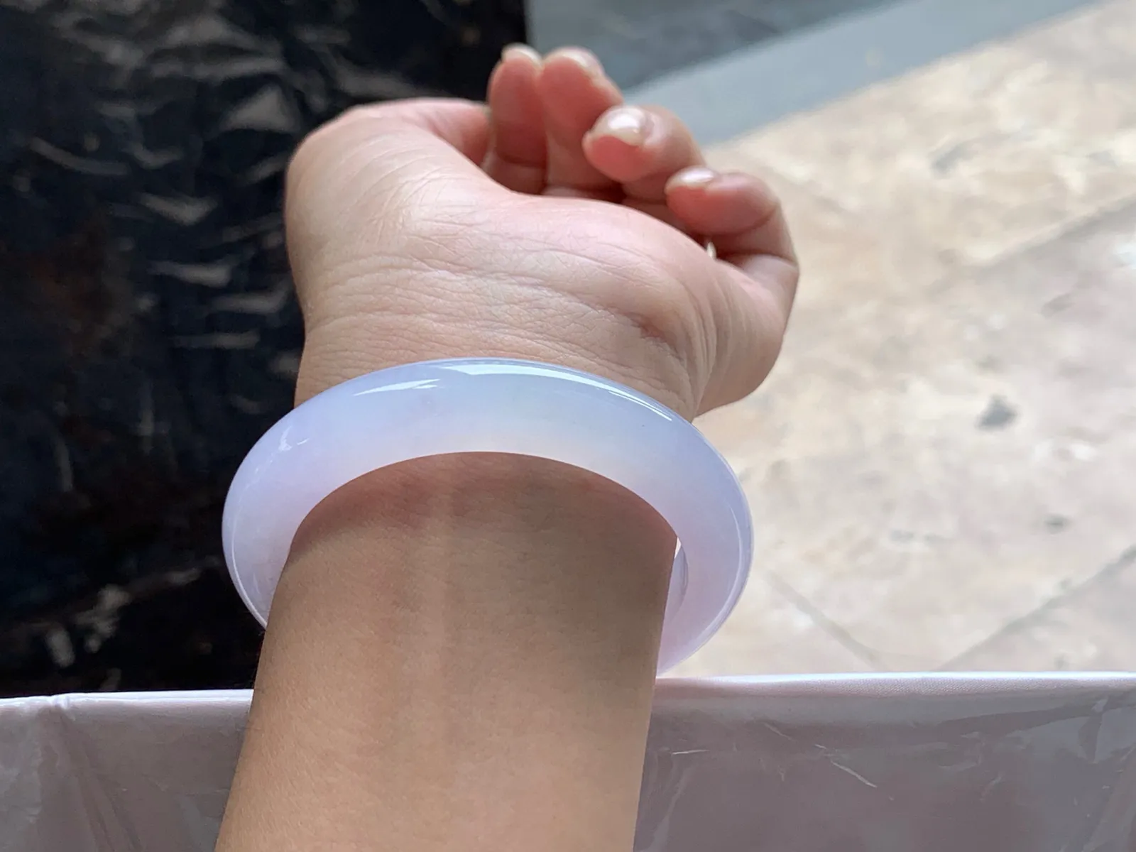 圈口：55.5-11.5-9.8mm                                                 
正圈 55 56可戴 冰紫手镯
种水佳～ 颜色鲜艳浓郁实物美丽