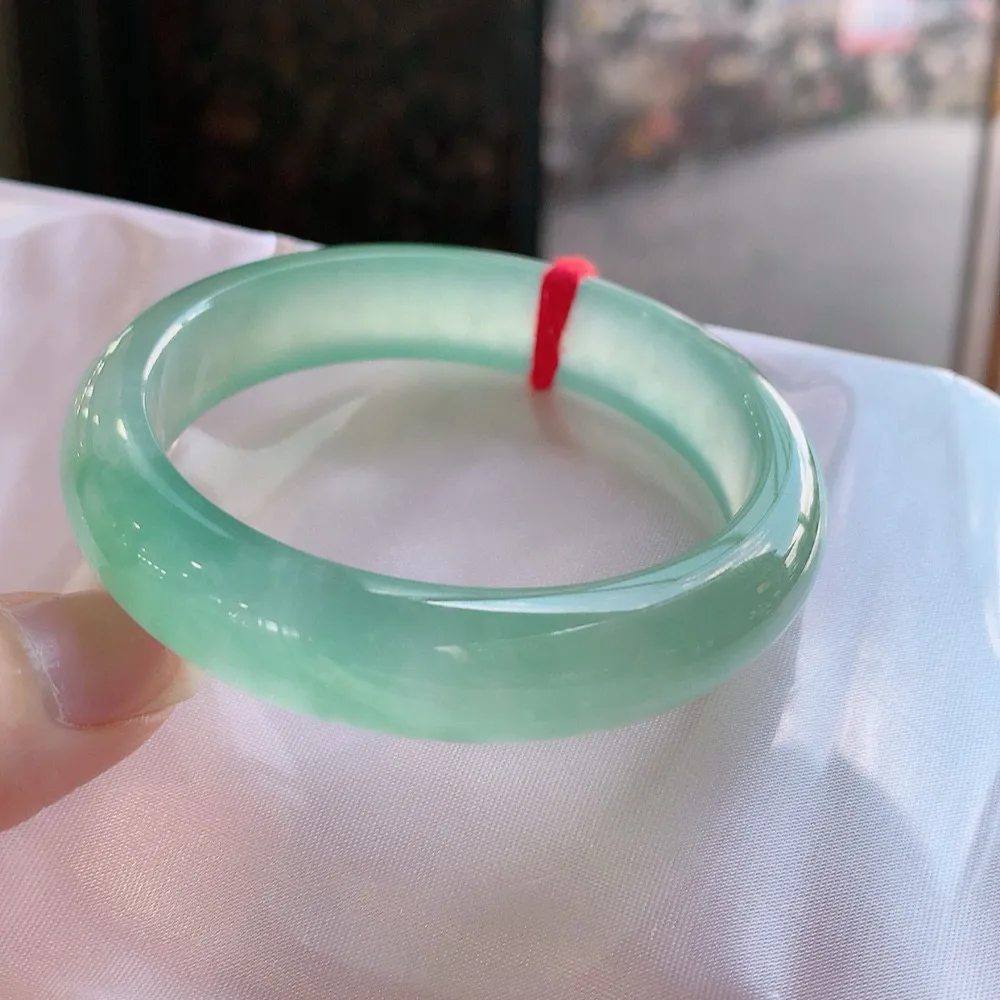 正圈冰玻阳绿 无瑕 尺寸:53.1/12.4/7.5 种色俱佳🥰🥰