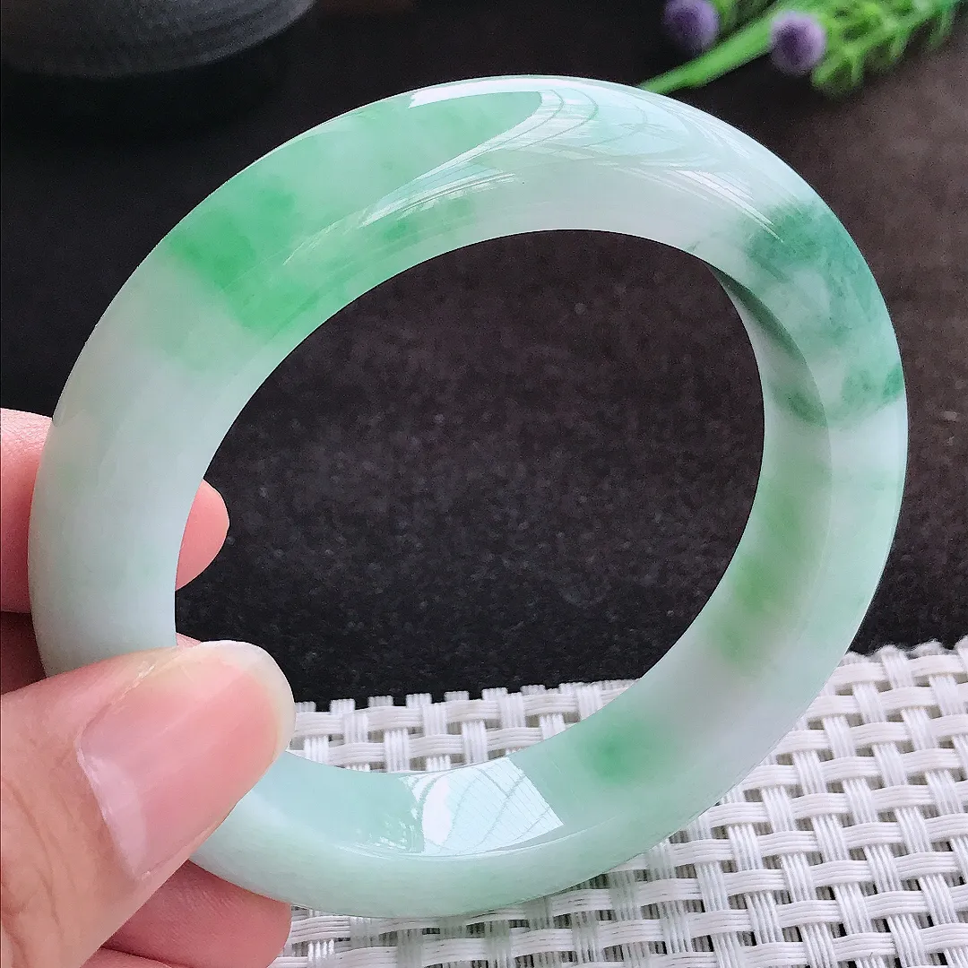 自然光58/13.8/10.2老坑精美温润飘绿厚装手镯宽边翡翠玉镯美人镯