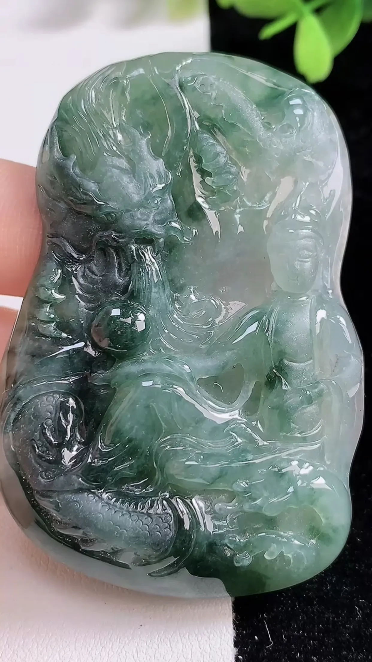 缅甸天然翡翠a货 老坑料起胶冰润 飘绿祥龙观音菩萨吊坠，尺寸63.9-43.4-6.8mm  y 3