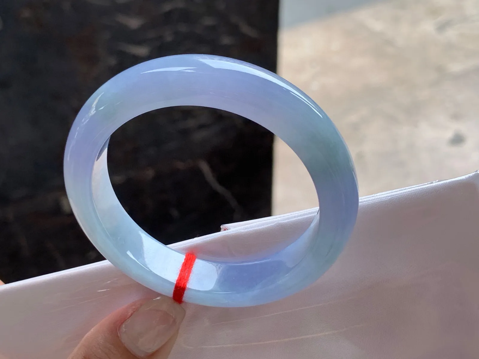 圈口：54-12.6-8.8mm                                                 
正圈 53 54可戴 紫罗兰手镯
颜色鲜艳浓郁～ 细腻的玉质实物美丽