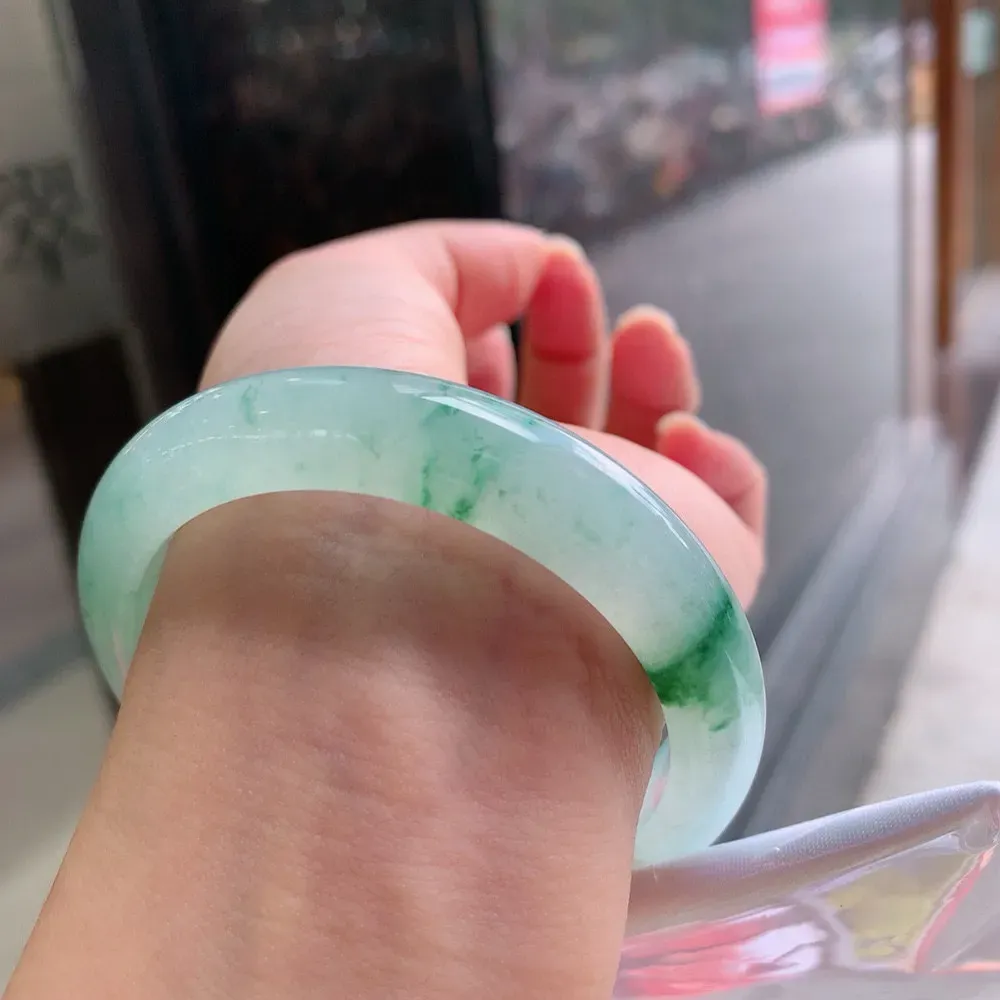 正圈高冰飘花 无瑕 尺寸:55.4/11.5/8.2 花美 种水好