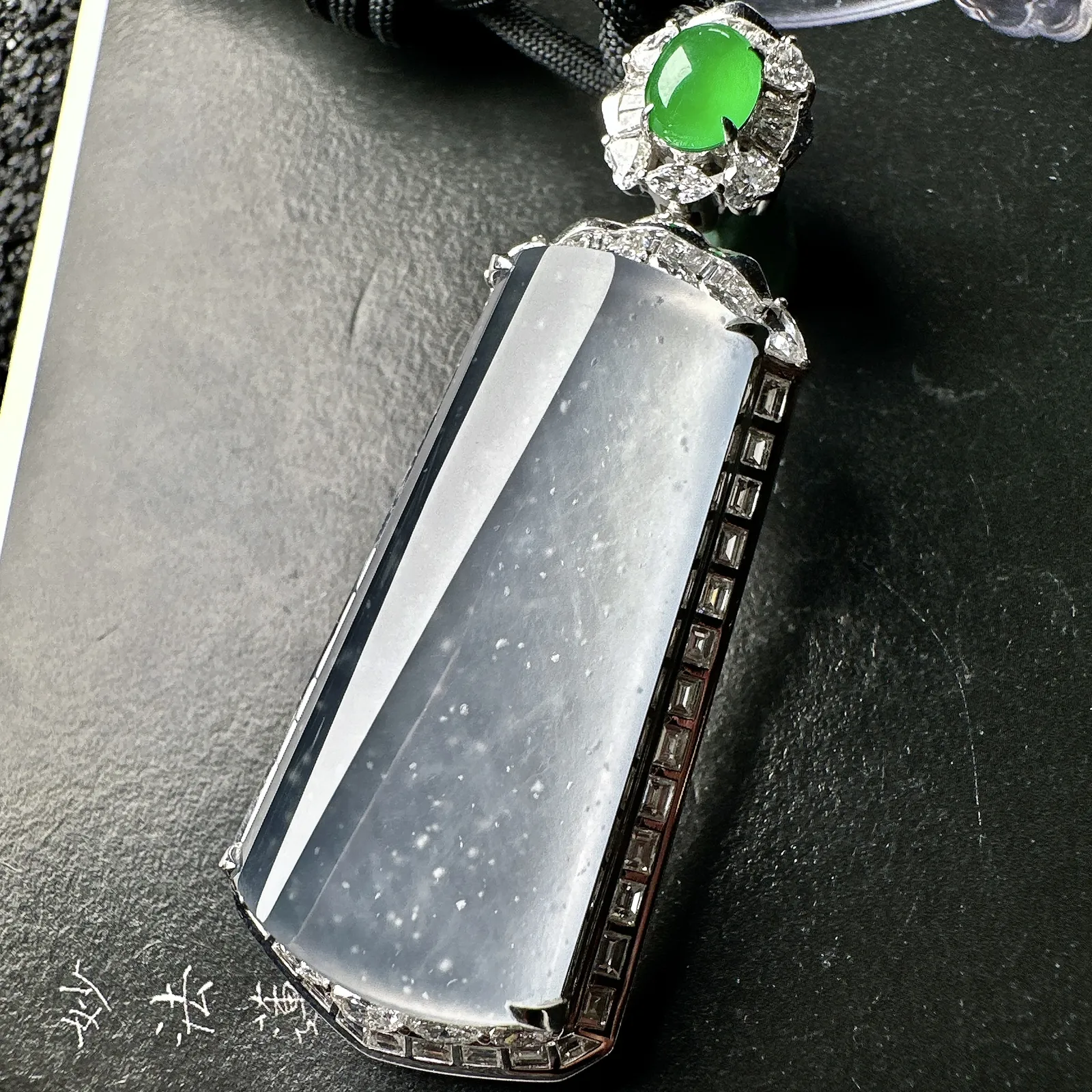 【冰种无事柱】老坑雪花棉，精品，种水上乘，通透闪亮，晶莹剔透。18K金钻镶嵌，裸石尺寸39.6*19.7*5.8毫米