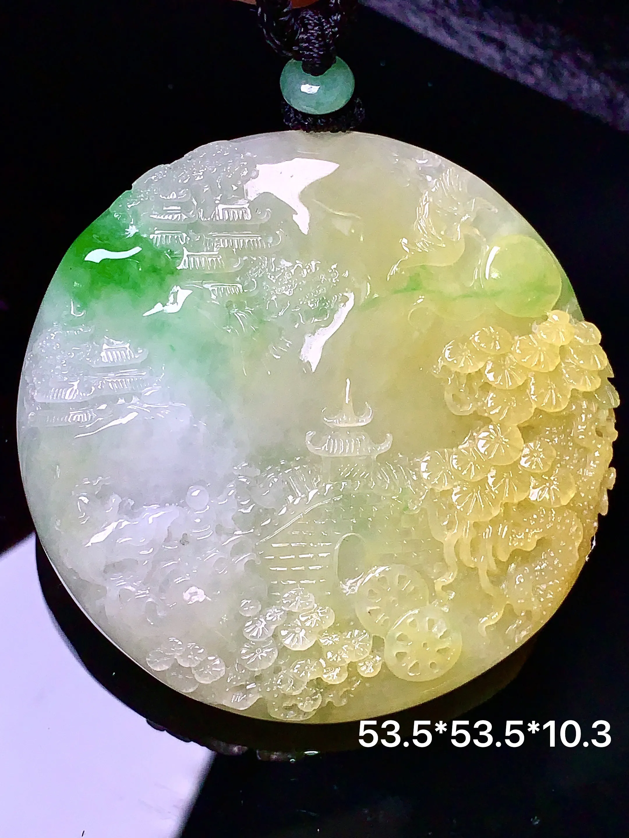 黄绿山水牌子吊坠 玉质细腻 色泽艳丽  整体尺寸53.5*10.3