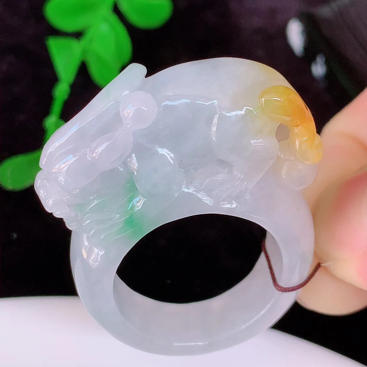 自然光实拍，冰黄加绿翡翠貔貅扳指，21.2mm内径三彩翡翠扳指，冰润指环，玉扳指，财源滚滚，玉质细腻起胶，26圈口，种水好！#1.18尺寸21.2*16.6*11mm