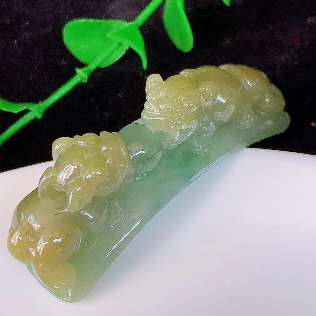 自然光实拍，冰润黄翡招财貔貅手环，民间有“一摸貔貅运程旺盛，再摸貔貅财运滚滚，三摸貔貅平步青云 ”的