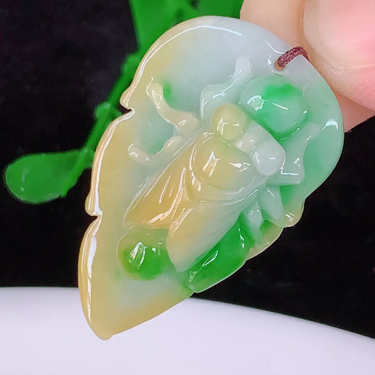 自然光实拍，冰润黄加绿翡翠金蟾吊坠，种老水足，雕工精湛 ，寓意美好，佩戴时尚出众！#87.18
