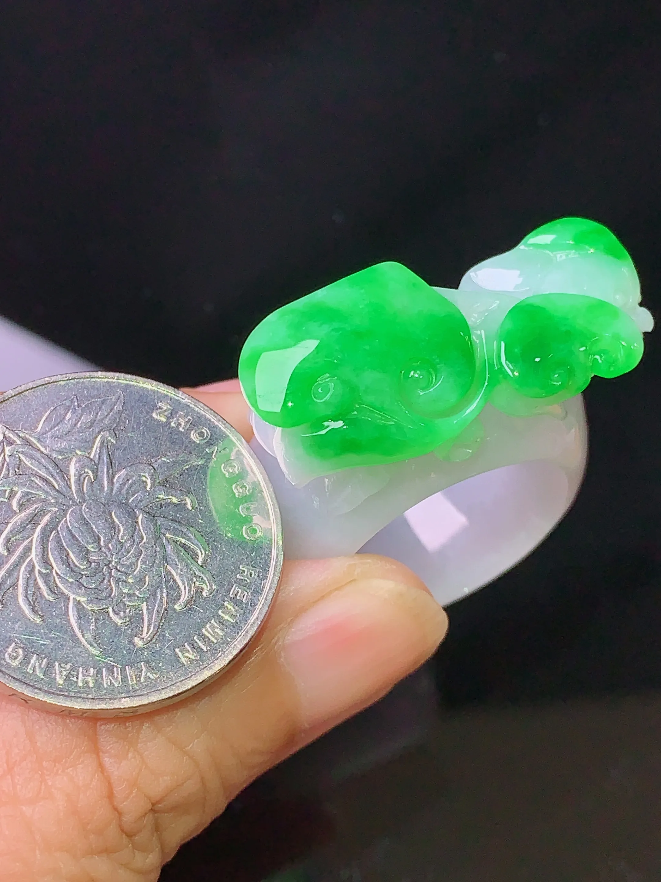 飘绿如意指环 玉质细腻 色泽艳丽  圈口21.5 整体尺寸34.5*31*12.7