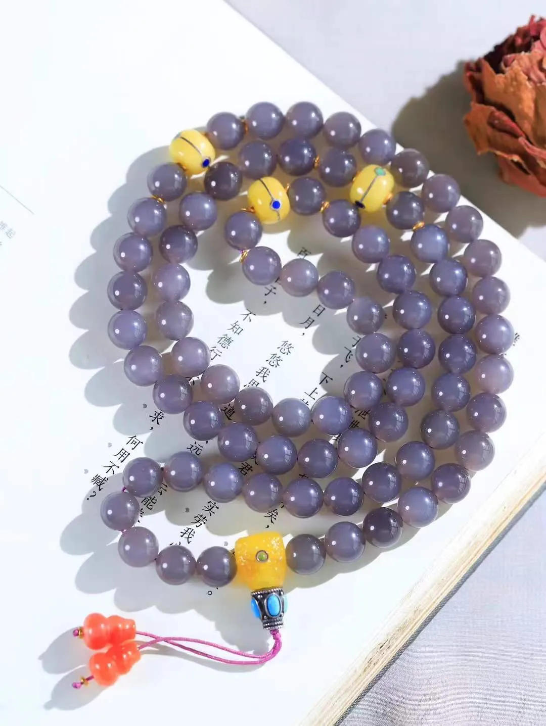 【链.108】

精品️和田玉烟紫圆珠挂链 玉质温润细腻 油性十足 佩戴舒适。珠珠落玉盘，间关莺语