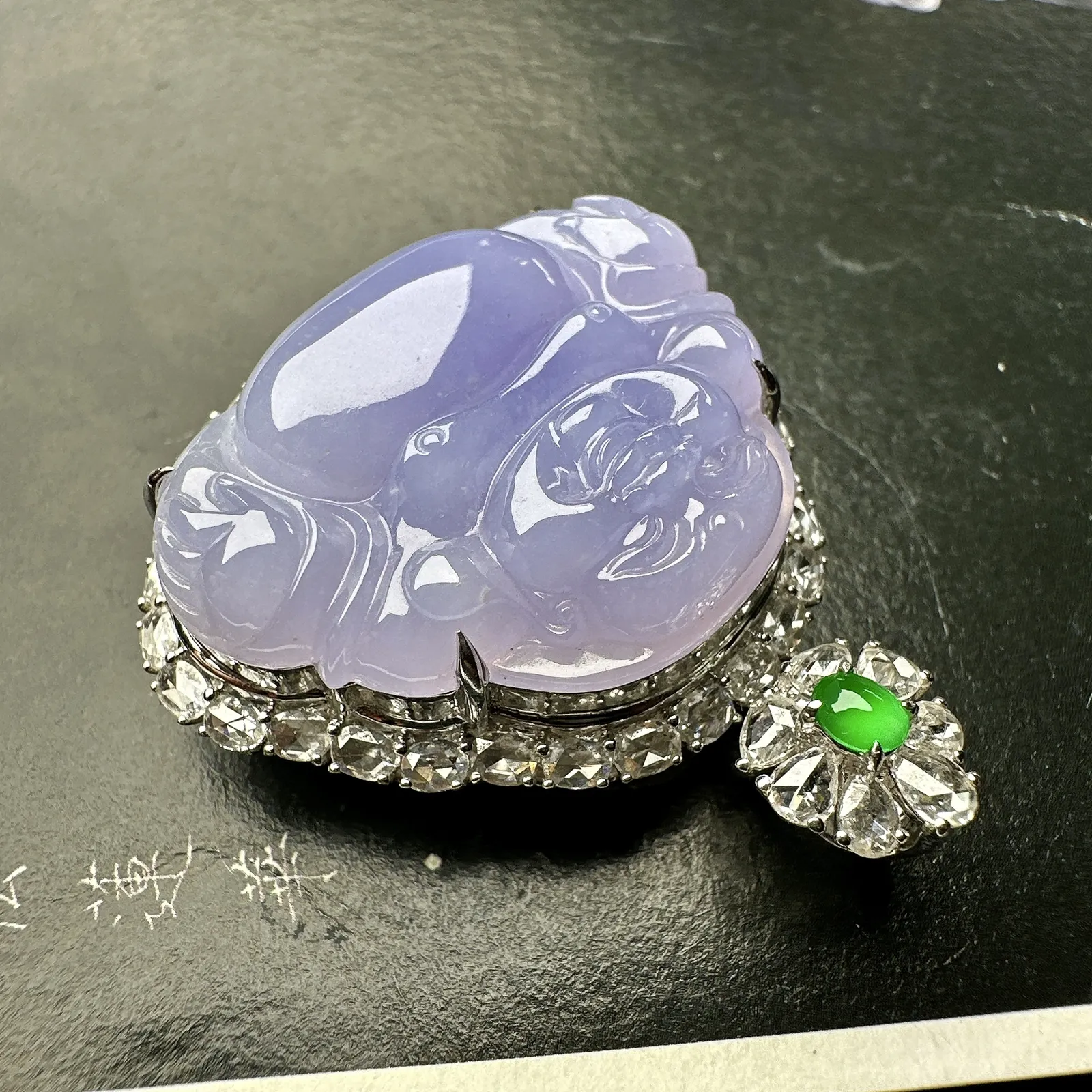 【冰种紫佛吊坠】种水很不错、细腻水润，形状很饱满，18K金钻豪华镶嵌，裸石尺寸24.3*30.9*7毫米
