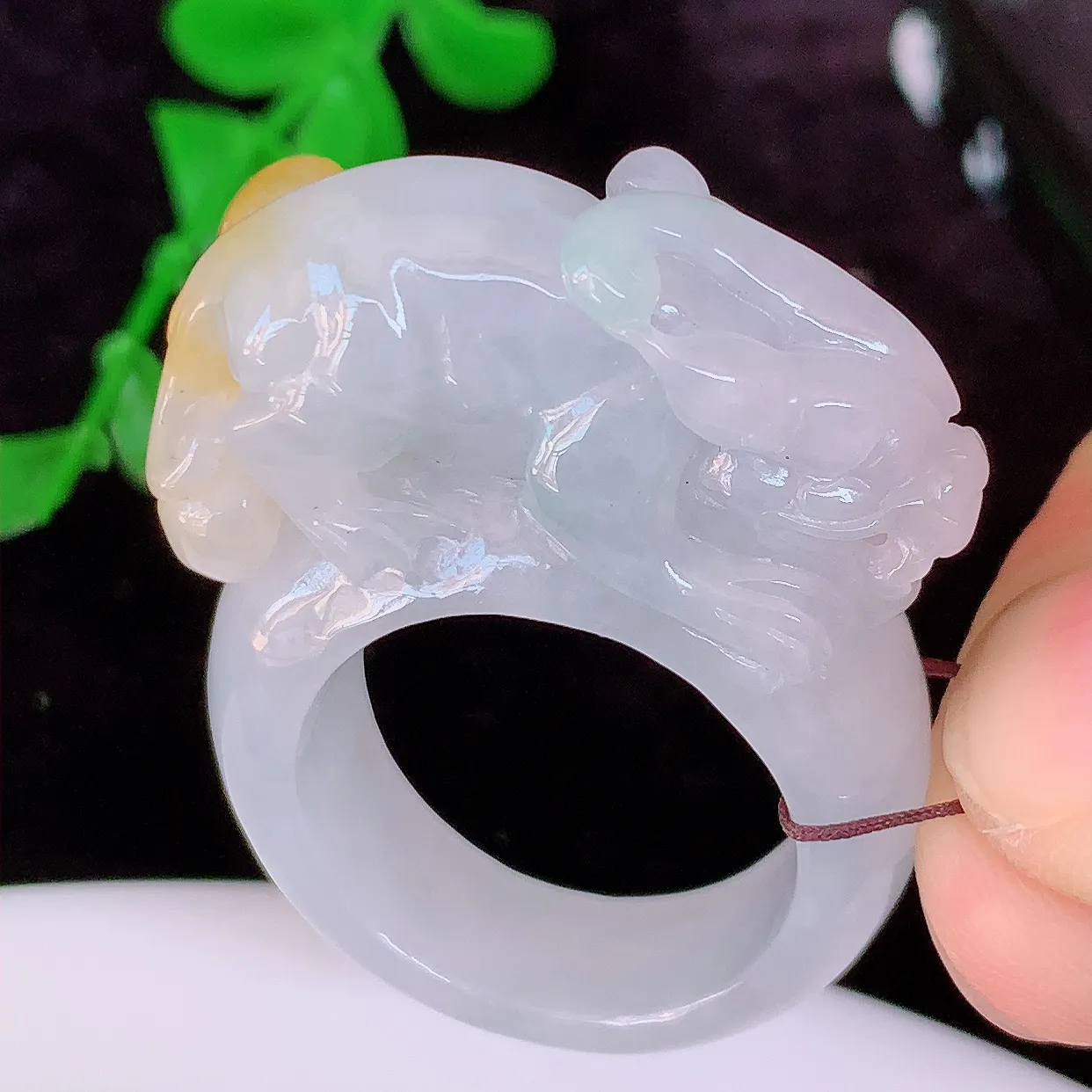 自然光实拍，冰黄加绿翡翠貔貅扳指，21.2mm内径三彩翡翠扳指，冰润指环，玉扳指，财源滚滚，玉质细腻起胶，26圈口，种水好！#1.18尺寸21.2*16.6*11mm