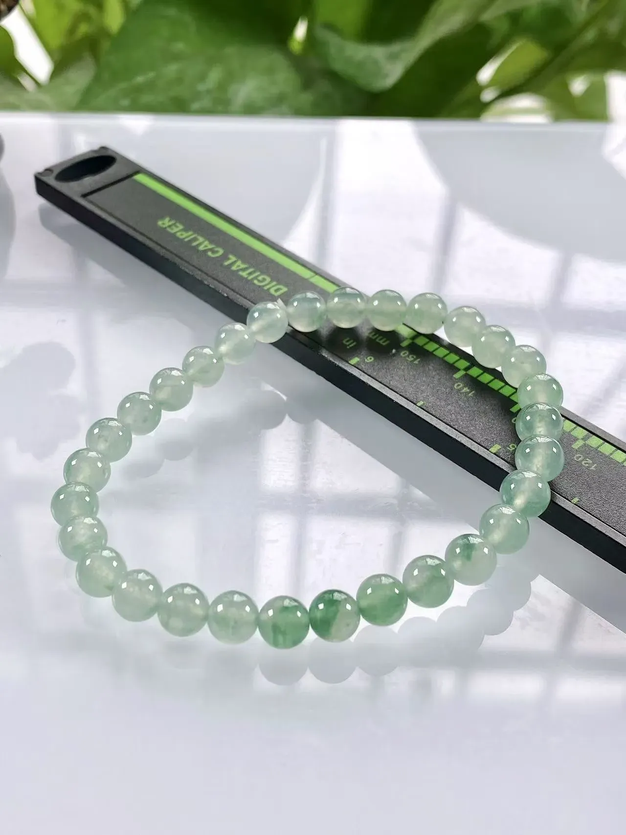 缅甸天然翡翠A货，卡6冰种起胶飘花圆珠手串手链，尺寸：6mm/30颗，重量：11.45g