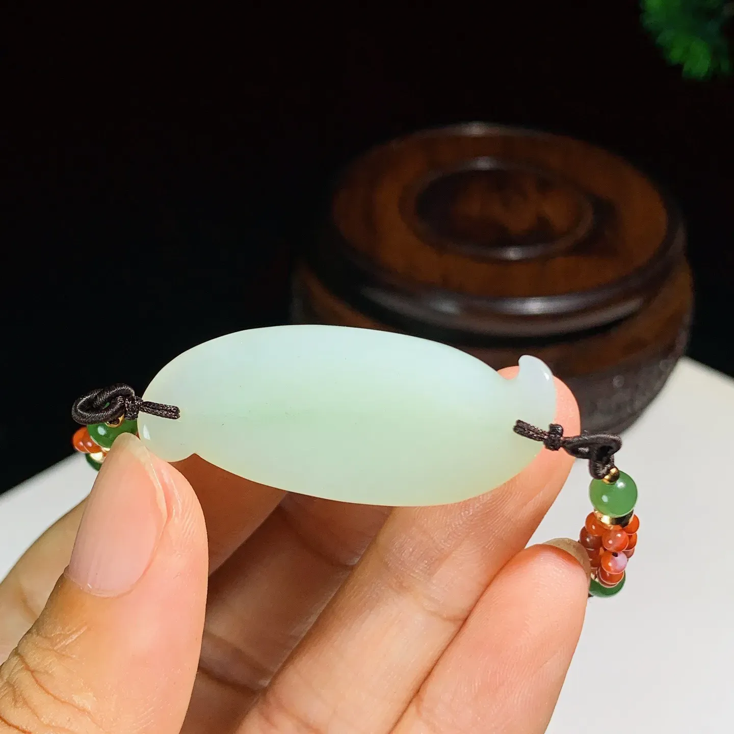 和田玉翠青花开富贵手牌 尺寸40/17/12重15.6克 玉质细腻油润 底色纯净 脂粉好，品质好。lt250919
